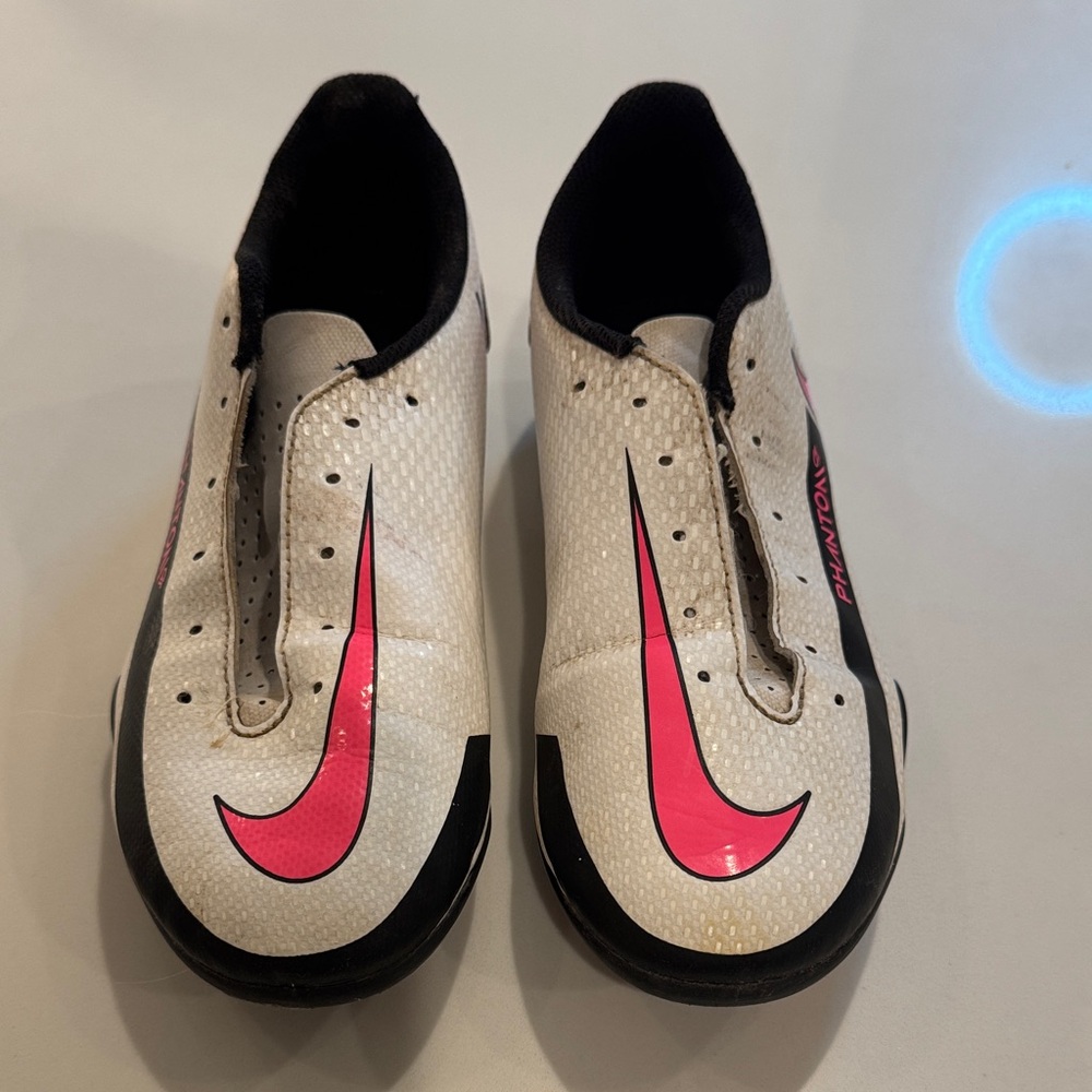 Nike Phantom GT Soccer Cleats Girls Youth Size 4– Pink/White – Good Condition ⚽️
